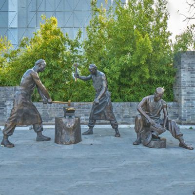 打鐵場景人物銅雕，鑄銅鑄造民俗生活人物情景雕塑