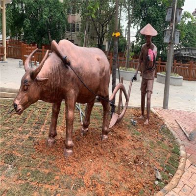 耕地雕塑，玻璃鋼仿銅耕牛和扶犁的農(nóng)夫