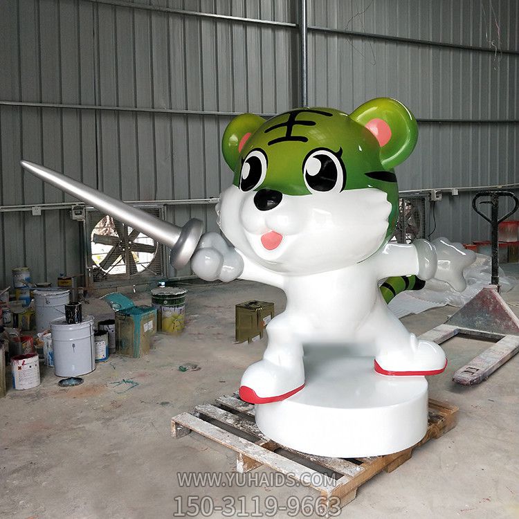 游樂(lè)場(chǎng)擺放卡通老虎擊劍彩繪玻璃鋼雕塑