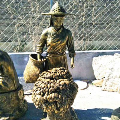 收稻子，玻璃鋼仿銅民俗生活秋收場景雕塑