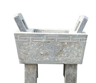 祭祀祈?；▓@廣場擺放浮雕花紋仿鼎香爐石雕