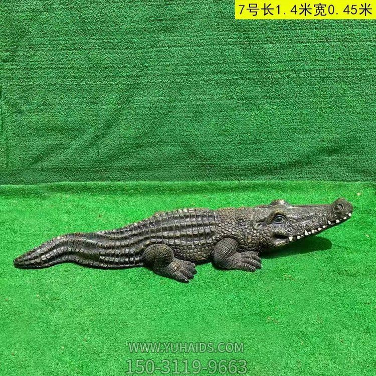 玻璃鋼仿真鱷魚(yú)雕塑