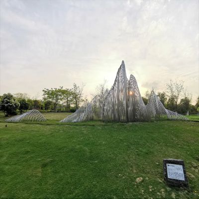 戶(hù)外園林草地?cái)[放不銹鋼鏤空創(chuàng)意假山景觀(guān)雕塑