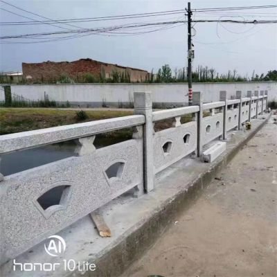 村莊河道擺放天然時擦砂巖防護(hù)欄板