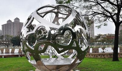 戶(hù)外草坪創(chuàng)意不銹鋼愛(ài)心鏤空球雕塑