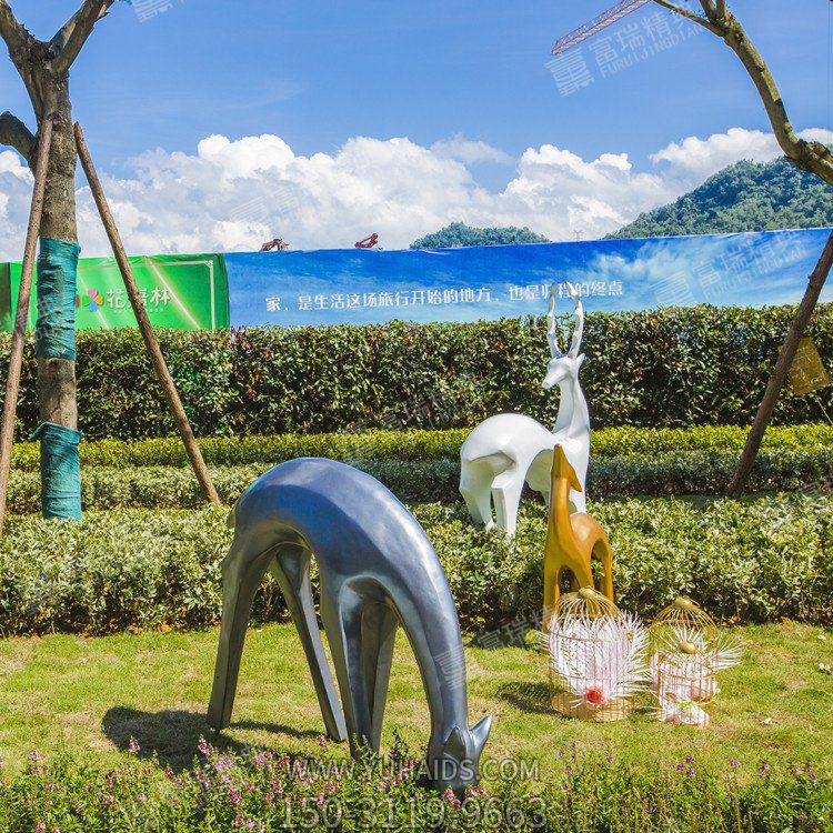 玻璃鋼抽象鹿雕塑，小區(qū)園林抽象動物擺件