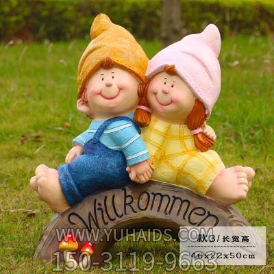 景區(qū)戶(hù)外玻璃鋼彩繪兩個(gè)花園娃娃雕塑