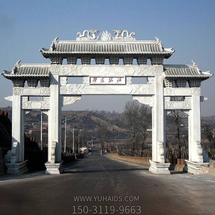 大型村里城鎮(zhèn)景觀三門四柱石雕牌坊雕塑