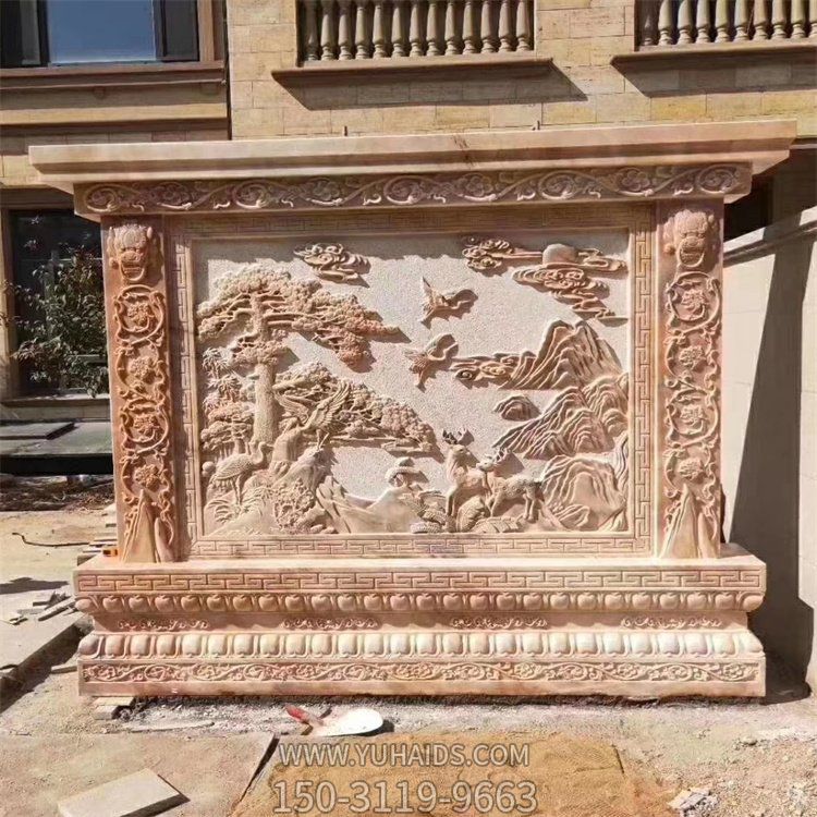 迎客松晚霞紅石雕屏風(fēng)，庭院南墻雕塑