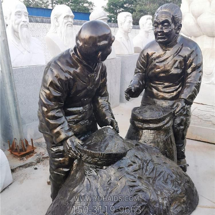 仿銅人物園林廣場(chǎng)創(chuàng)意景觀豐收景觀雕塑