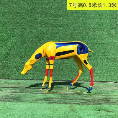 彩繪鹿，低頭玻璃鋼鹿雕塑