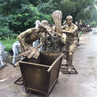 打麥子，民俗生活勞動人物雕塑