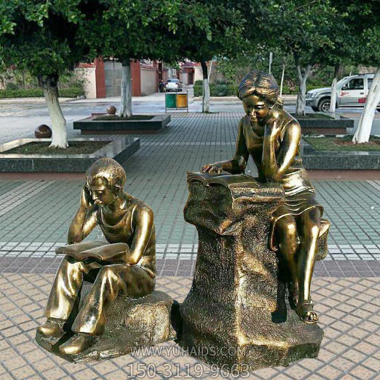 讀書，玻璃鋼仿銅男女學(xué)生看書場(chǎng)景雕塑