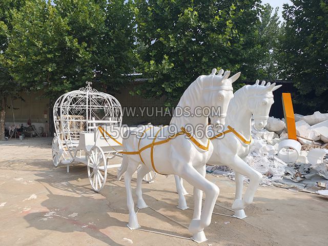 玻璃鋼+不銹鋼，馬拉車景觀雕塑