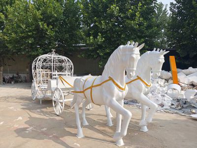 玻璃鋼+不銹鋼，馬拉車景觀雕塑