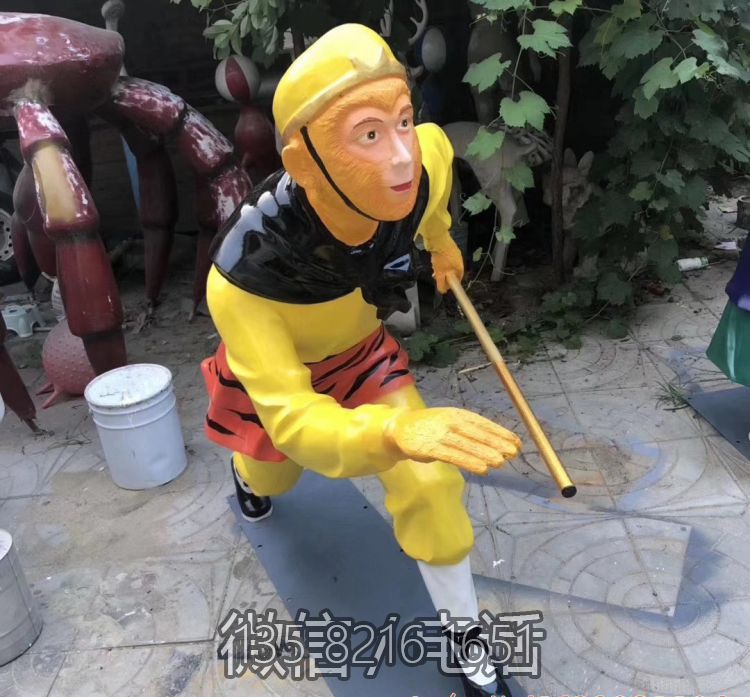 兒童游樂場擺放玻璃鋼彩繪孫悟空神戶人物雕塑