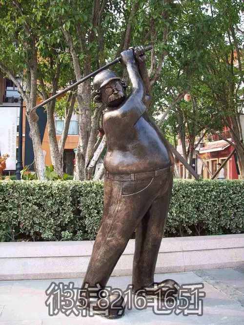 公園戶(hù)外玻璃鋼仿銅打高爾夫球的情景人物雕塑