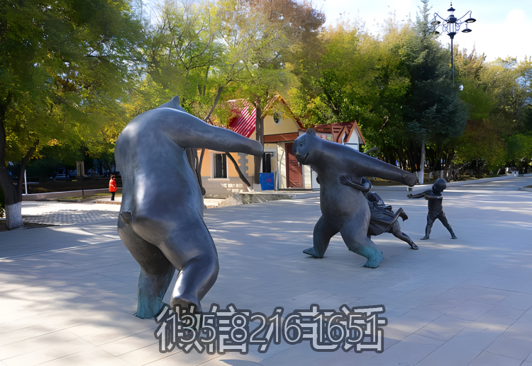 創(chuàng)意玻璃鋼抽象定制熊大熊二一起玩老鷹抓小雞的雕塑