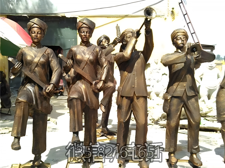 玻璃鋼仿銅少數(shù)民族演奏樂器的情景人物雕塑