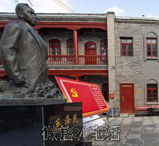 毛澤民鑄銅名人像