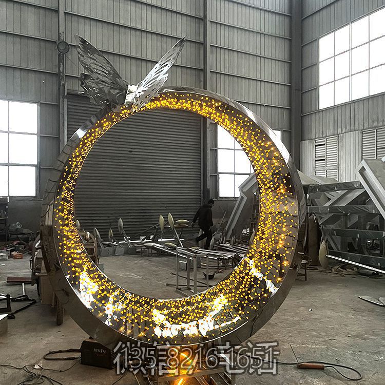 鏤空不銹鋼發(fā)光圓環(huán)景觀雕塑