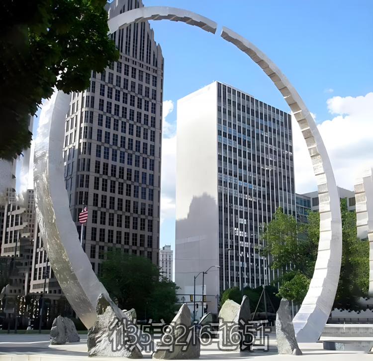 圓環(huán)雕塑-戶外城市大型不銹鋼鏡面抽象圓環(huán)雕塑