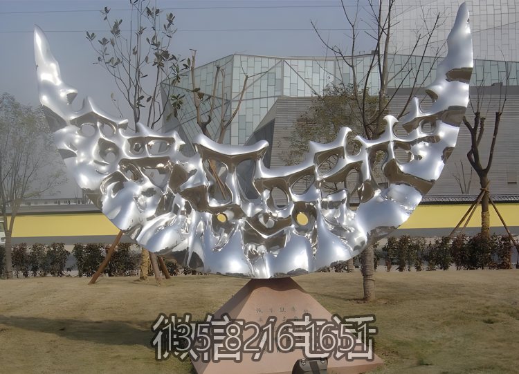 月亮雕塑-公園草坪個(gè)性不銹鋼鏤空月亮雕塑