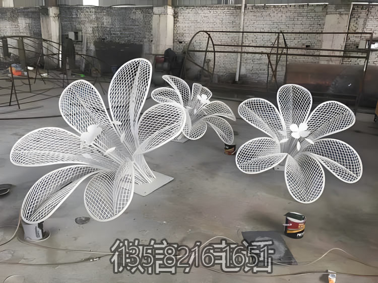 鏤空牽?；ú讳P鋼編織雕塑
