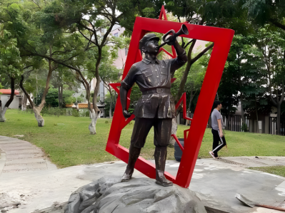 公園擺件銅雕吹軍號(hào)的紅軍戰(zhàn)士雕塑