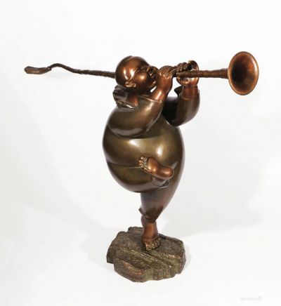 銅雕吹嗩吶的胖人物雕塑