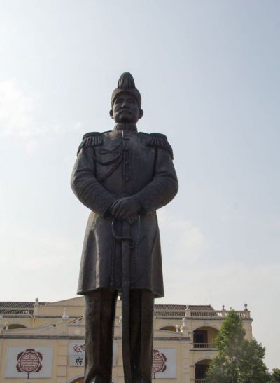 大型戶外商場(chǎng)擺放偉人孫中山青銅雕塑