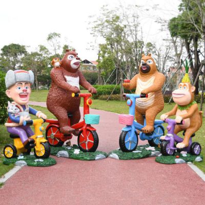 景區(qū)廣場騎自行車的熊出沒卡通人物玻璃鋼雕塑