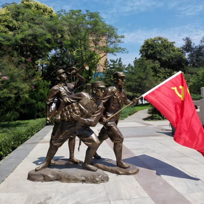 紅色文化玻璃鋼上陣沖鋒的八路軍雕塑