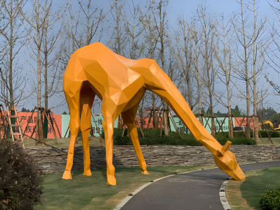 園林戶外大型玻璃鋼動物景觀擺件塊面抽象長頸鹿雕塑