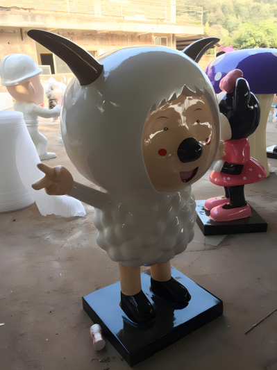 玻璃鋼定制園林游樂園裝飾擺件玻璃鋼卡通動(dòng)物羊雕塑