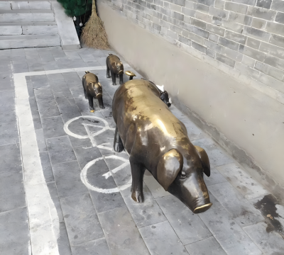 景區(qū)園林創(chuàng)意定制鑄銅十二生肖豬雕塑