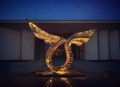 不銹鋼鏤空發(fā)光抽象翅膀造型雕塑