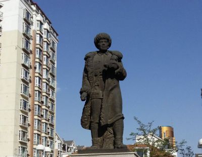 馬仁興鑄銅人物像