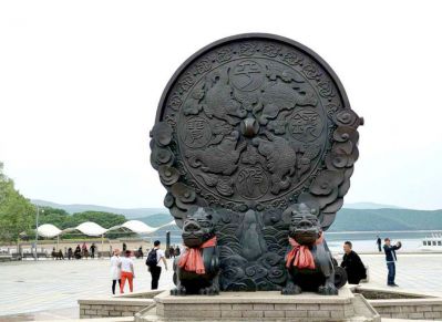大型鑄銅銅鏡景觀雕塑