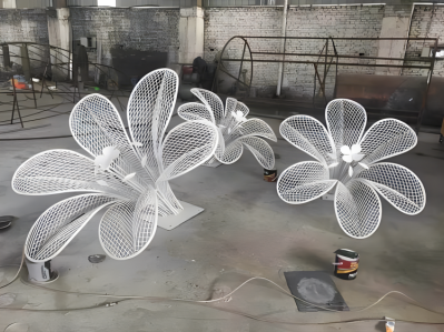 鏤空牽?；ú讳P鋼編織雕塑